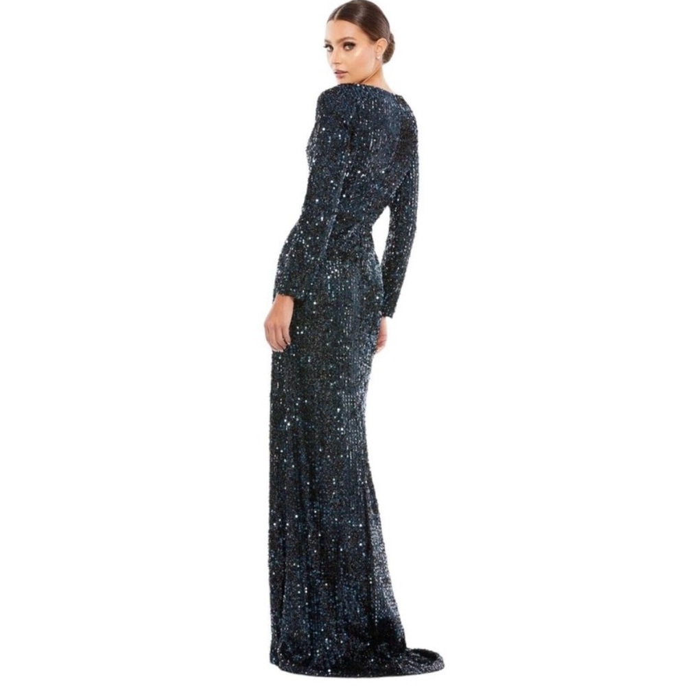 NWT Mac Duggal V Neck Long Sleeve Sequin Nack and Black Gown 14
